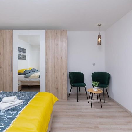 Apartment Ena Near Pula Amphitheater Пула Экстерьер фото