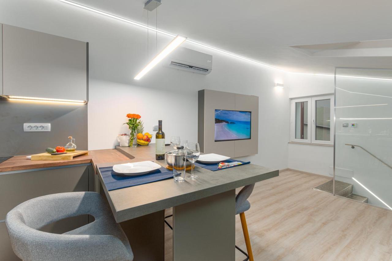 Apartment Ena Near Pula Amphitheater Пула Экстерьер фото