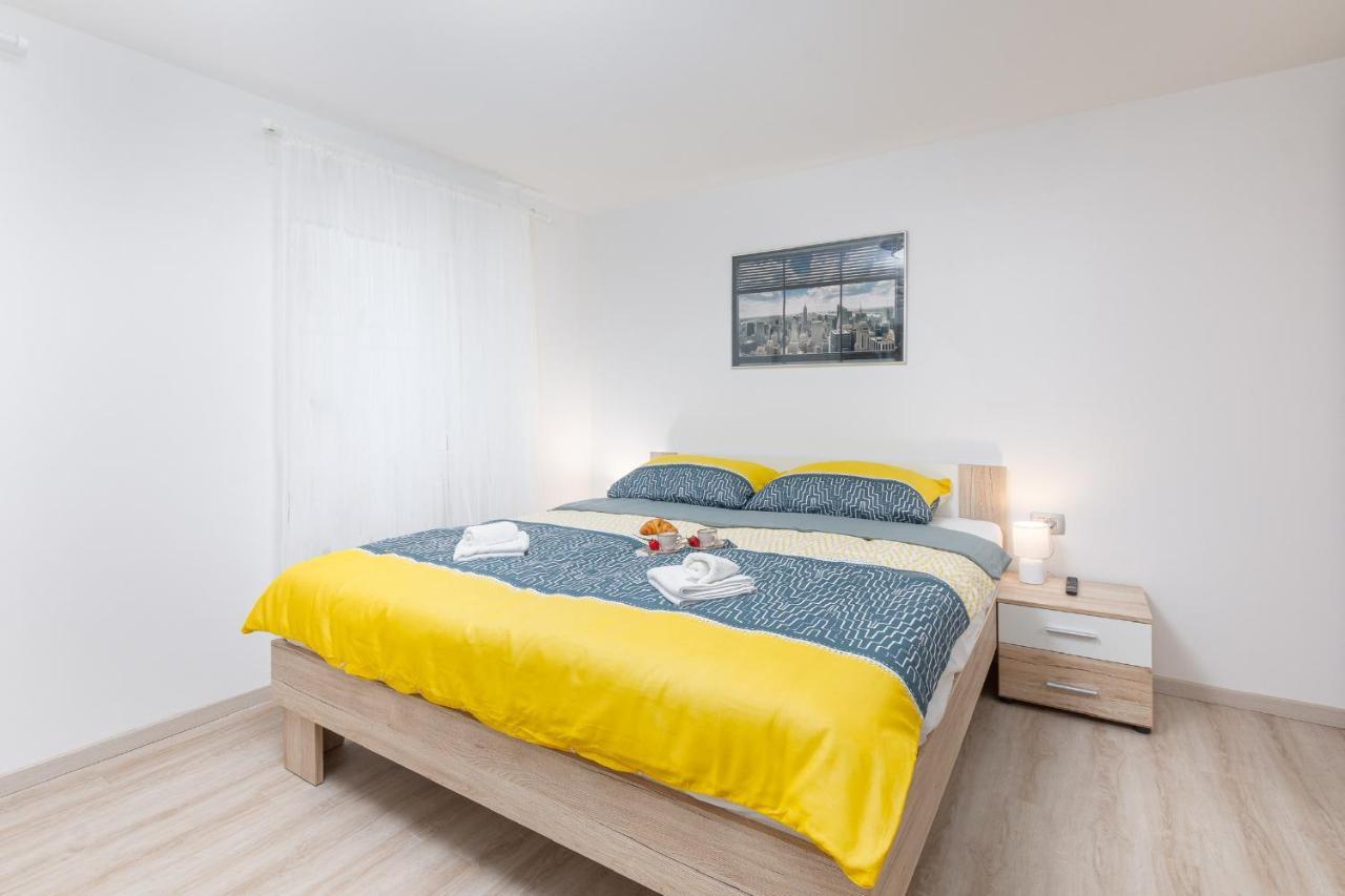 Apartment Ena Near Pula Amphitheater Пула Экстерьер фото
