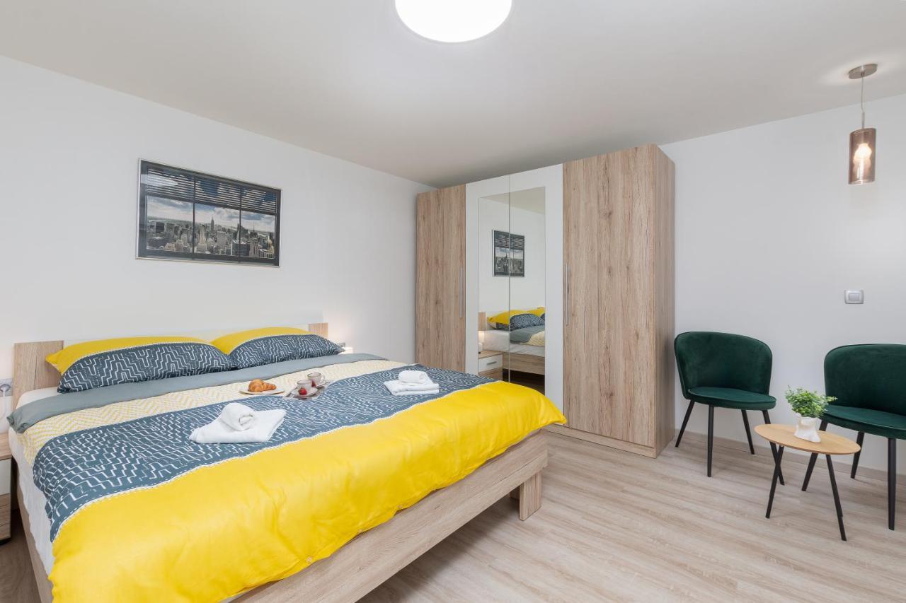 Apartment Ena Near Pula Amphitheater Пула Экстерьер фото