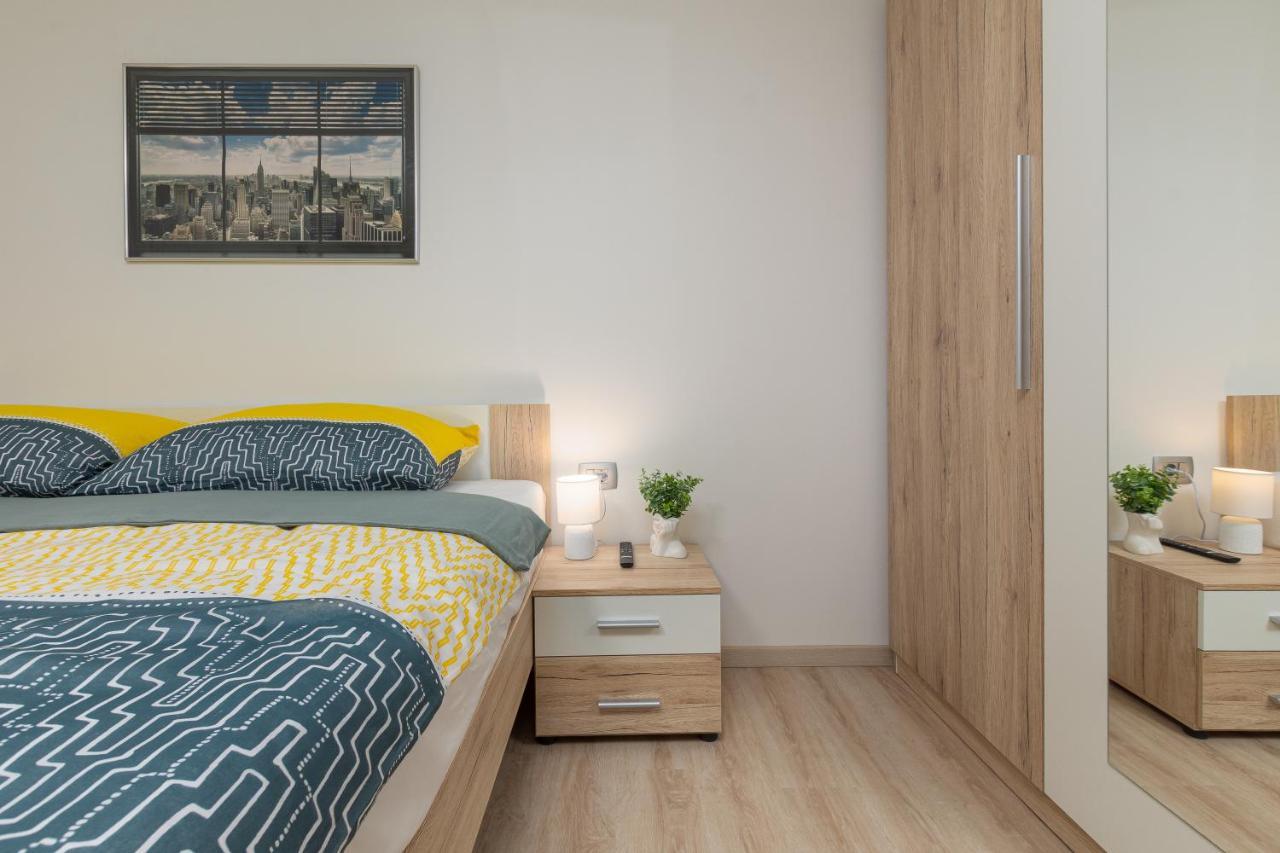 Apartment Ena Near Pula Amphitheater Пула Экстерьер фото